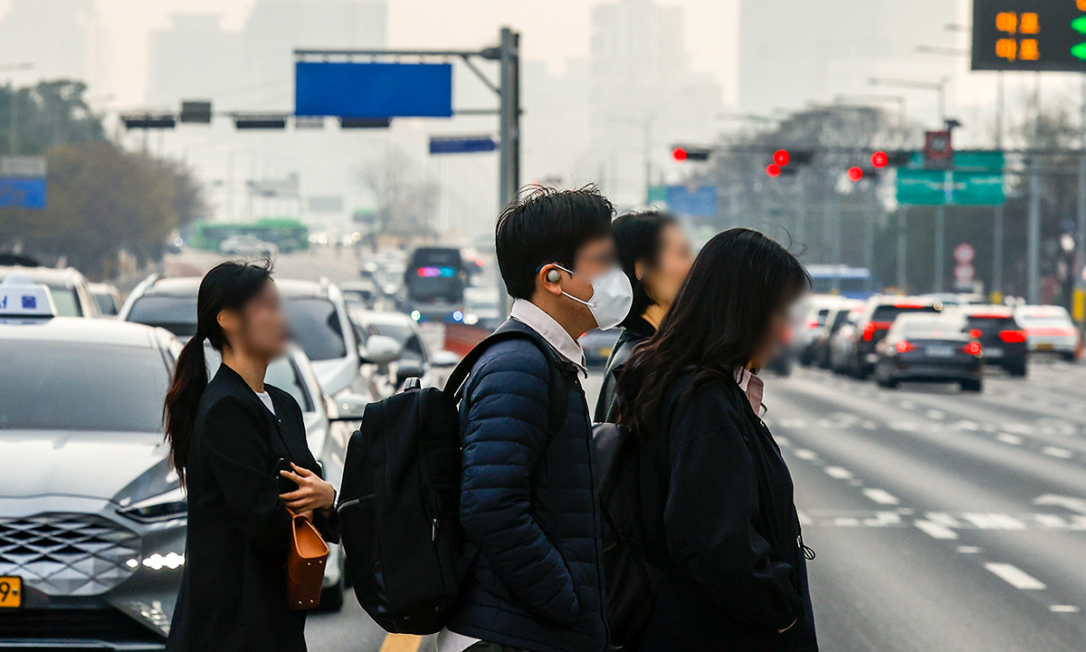 봄 불청객 ‘잿빛 손님’에 숨이 턱턱… 건강 주의보 [건강+]