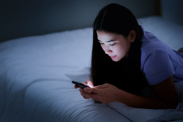 “시력은 괜찮은데 흐려 보여요”…젊은 백내장 주의보