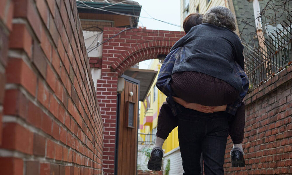 "할머니만 건강하셨으면"… 아파도 참는 '영케어러'