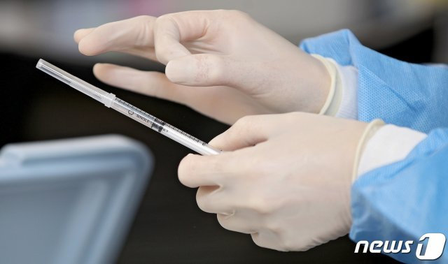 일회용 주사기 등 가격 인상… 의료 현장에도 중동발 쇼크 [홍은심 기자와 읽는 메디컬 그라운드]