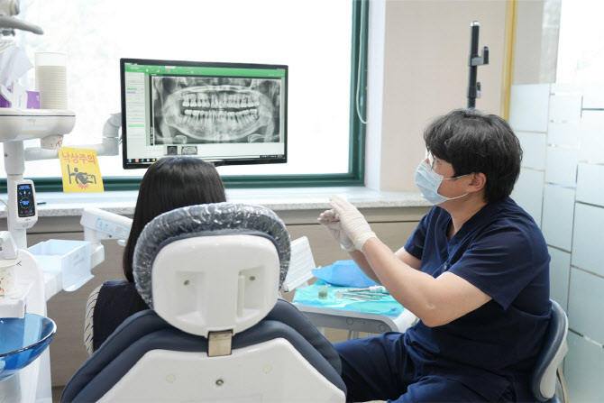 구강 검진의 기본은 '치석 제거술'
