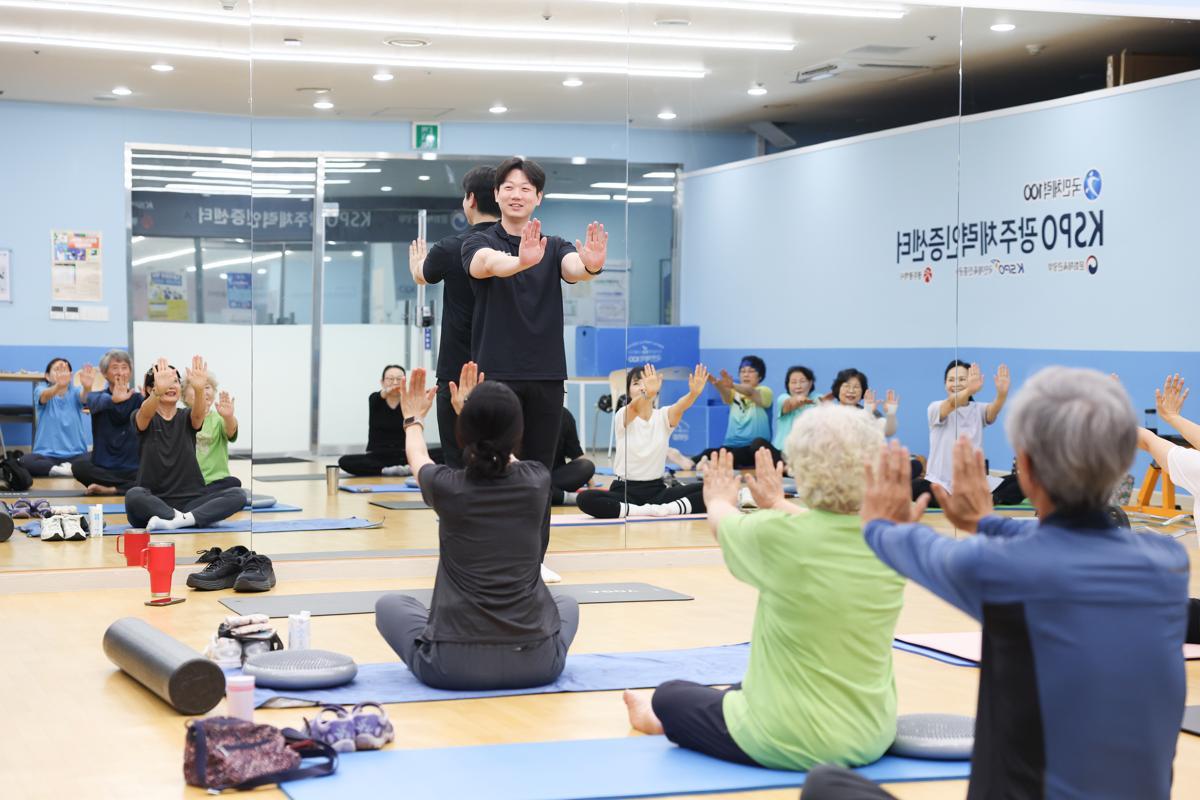 국가가 챙겨주는 PT ‘국민체력100’… “돈 안들고 몸도 건강 일석이조예요”