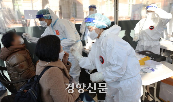 코로나19 유행 시작부터 일상회복까지 1564일 기록…복지부 백서 발간